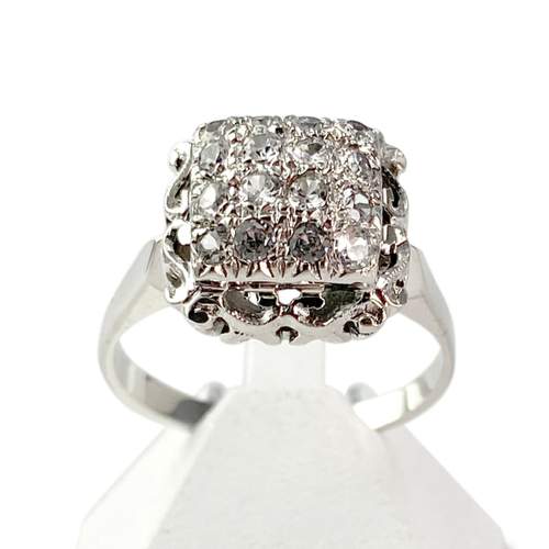 Tweedehands ring goud 750 wit synthetische stenen