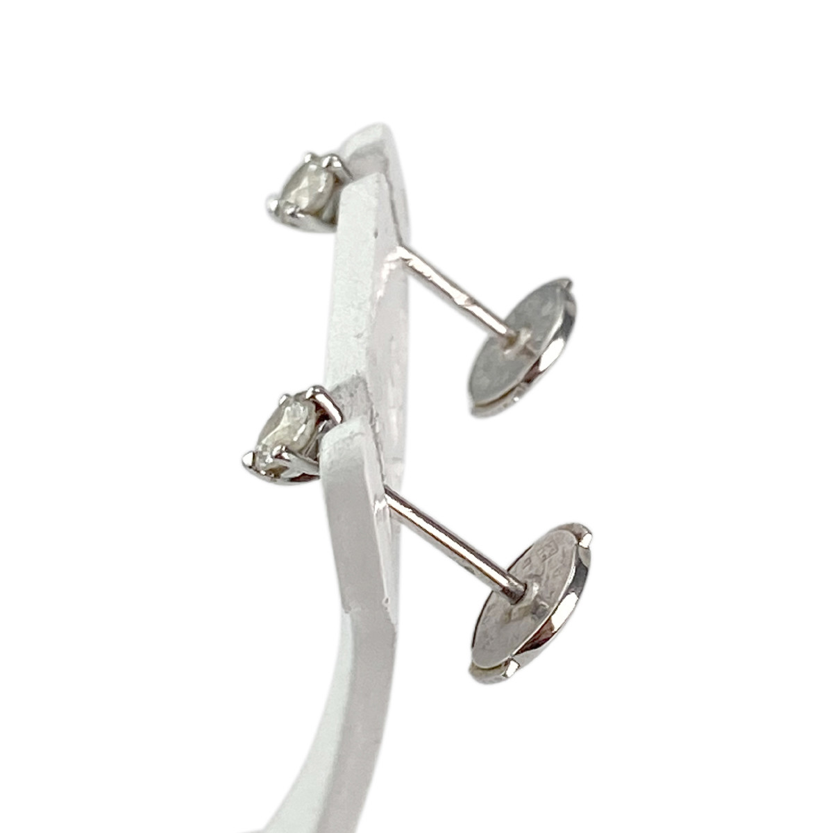 Boucles d'oreilles d'occasion or 750 blanc diamants - vue 2