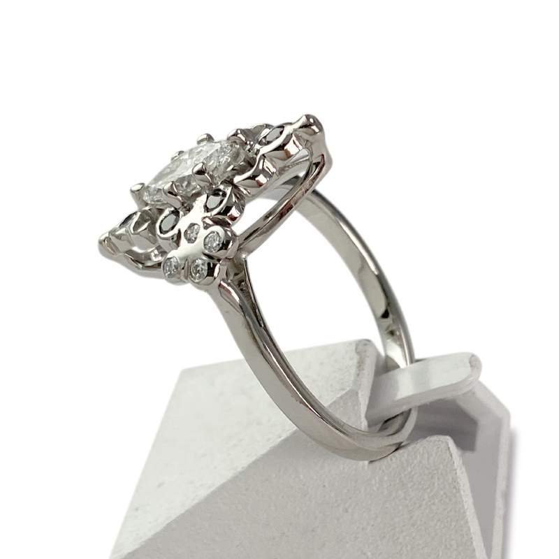 Bague d'occasion or 750 blanc diamants blancs et noirs traités - vue 2
