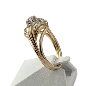 Tweedehands ring 2 goud 750 witte synthetische saffieren