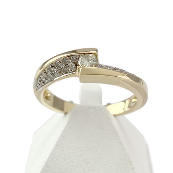 Tweedehands gouden ring 750 2 toon diamanten