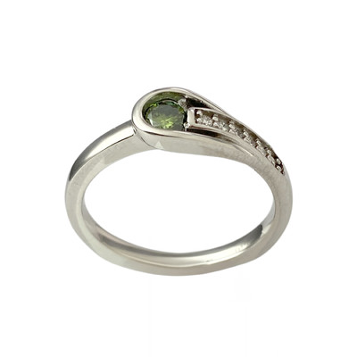 Bague d'occasion or 585 blanc diamants vert et blancs