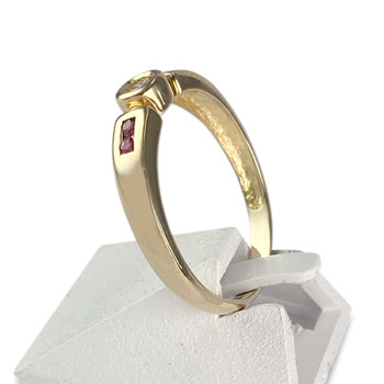 Tweedehands goud 750 gele diamant robijn ring