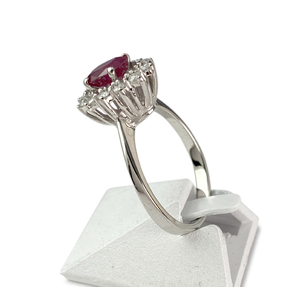 Bague d'occasion or 750 blanc rubis diamants - vue 2