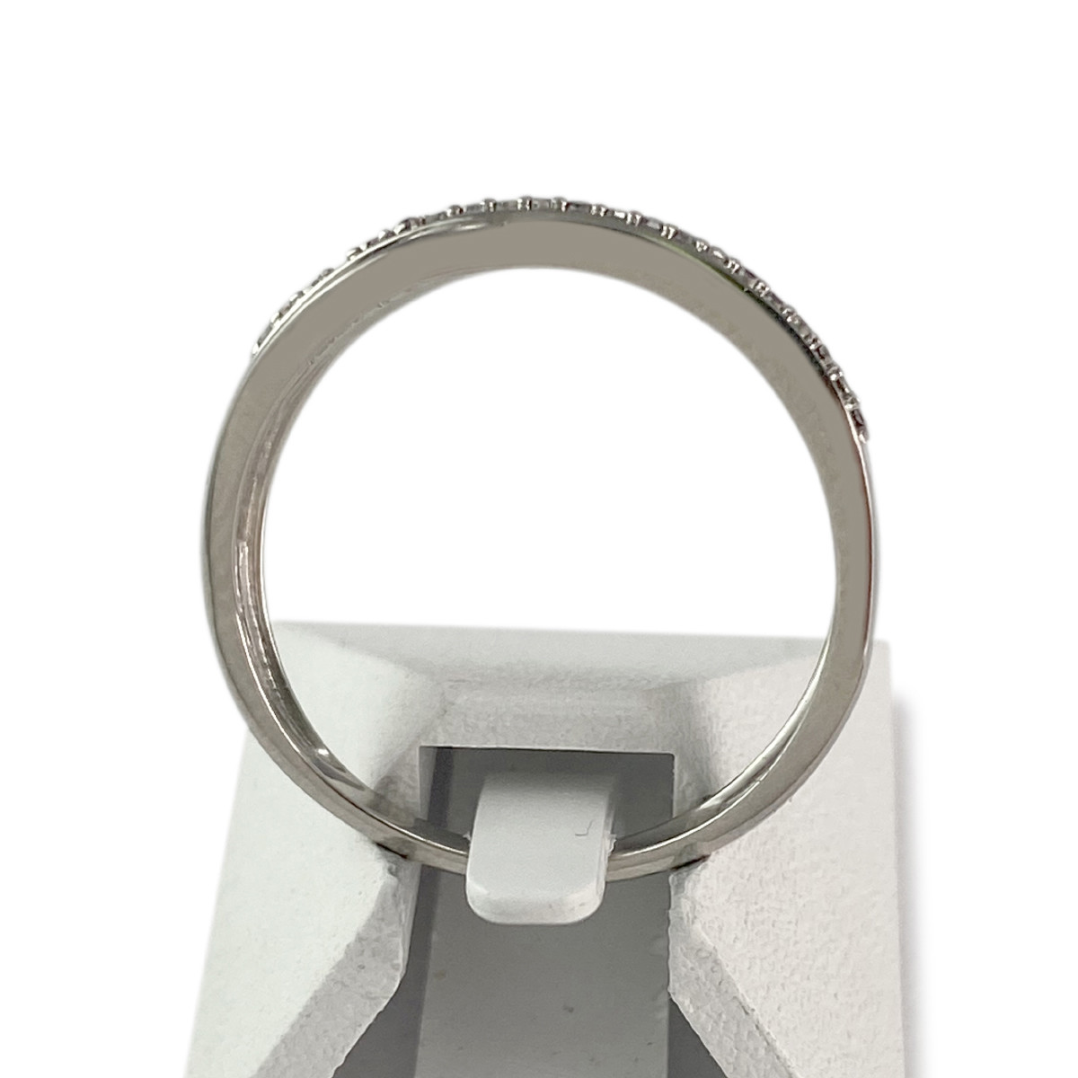 Bague d'occasion or 375 blanc avec diamants blancs et noirs blancs traités - vue 3