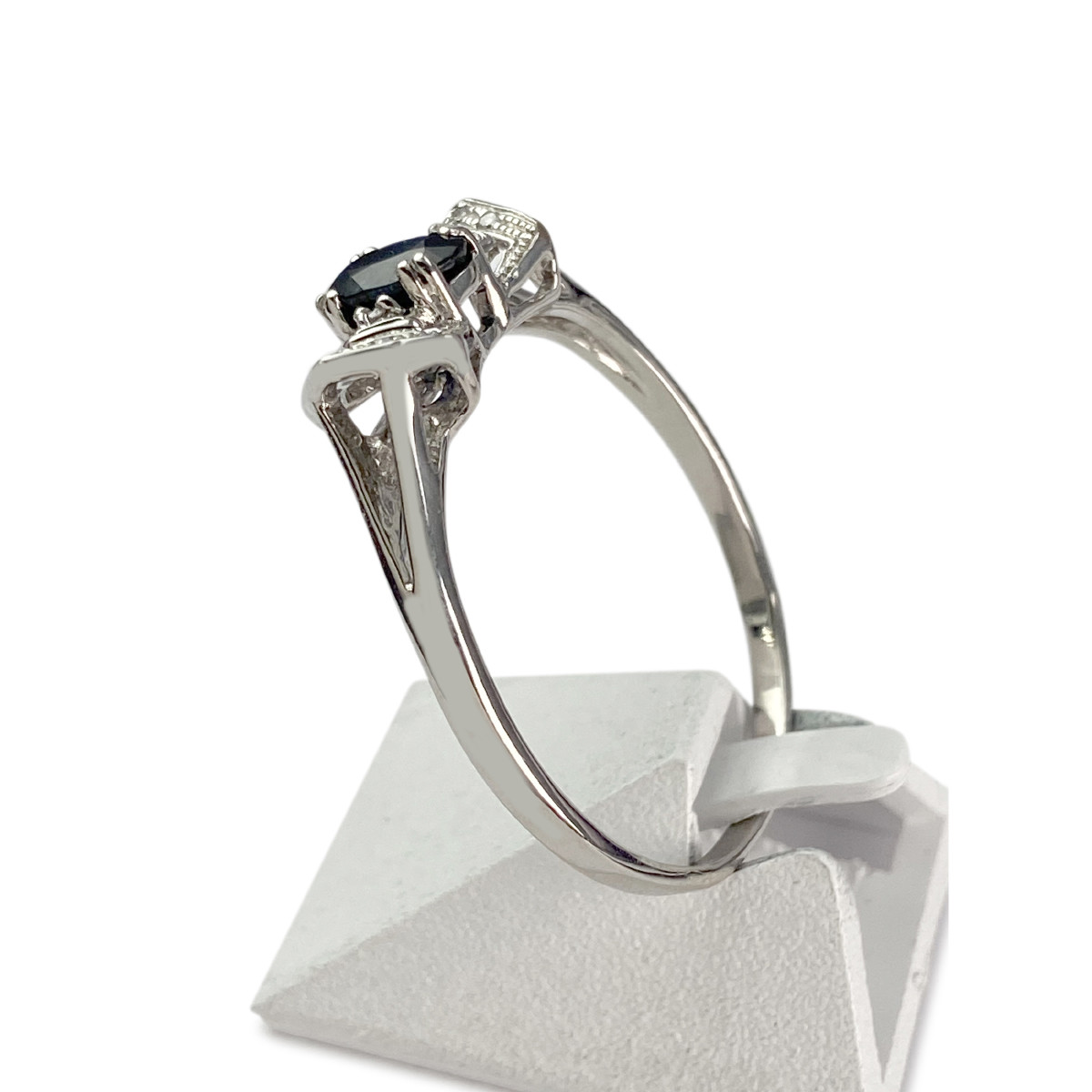 Bague d'occasion or 750 blanc saphir diamants - vue 2