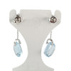 Boucles d'oreilles d'occasion or 750 blanc topazes bleues traitées - vue V3