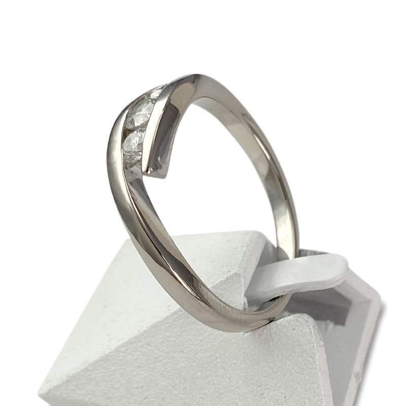 Bague d'occasion or 750 blanc diamants - vue 2