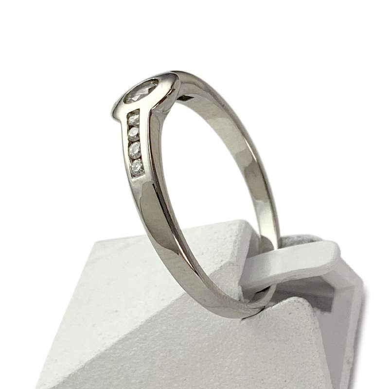 Bague d'occasion or 750 blanc diamants - vue 2