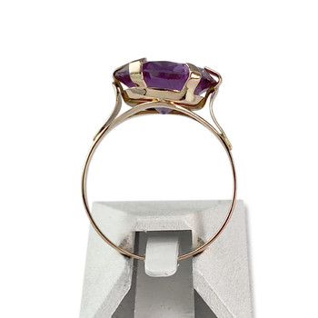 Bague d'occasion or 750 jaune corindon synthétique violet