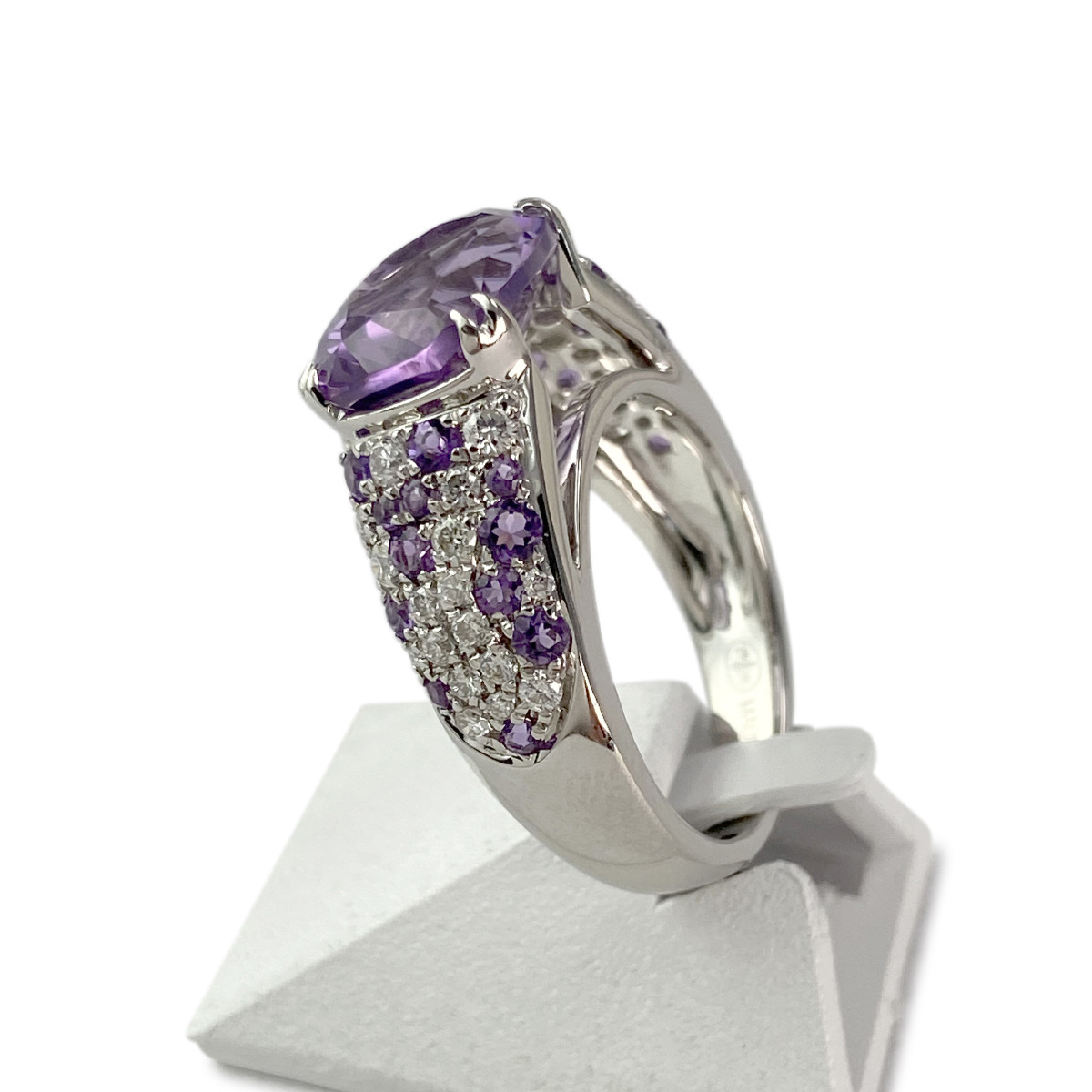 Bague mauboussin d'occasion or 750 blanc diamants améthystes - vue 2
