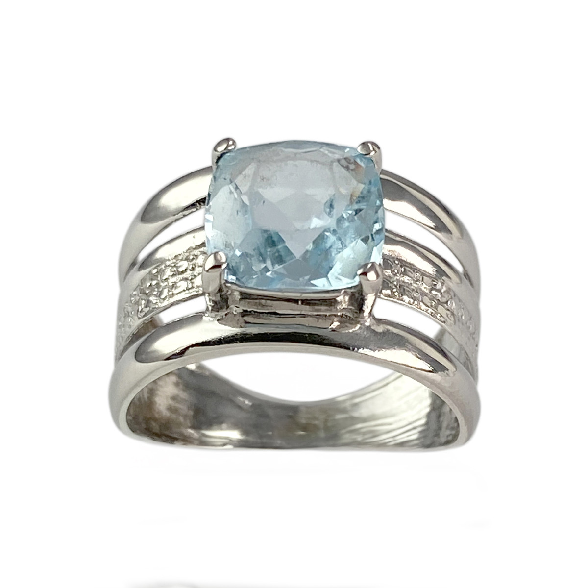 Bague d'occasion or 750 blanc topaze bleue traitée diamants