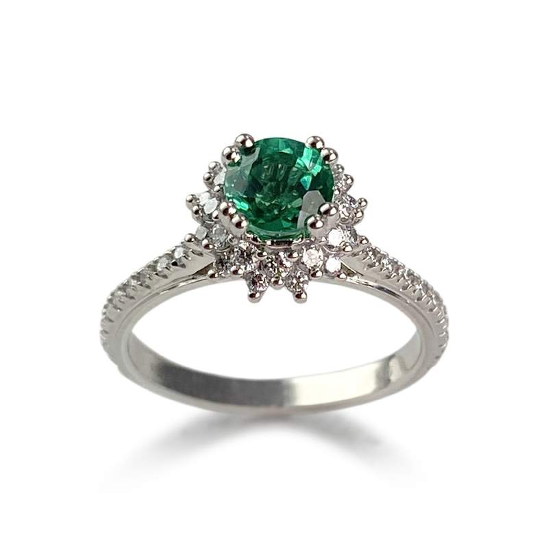 Tweedehands ring van 585 witgoud met synthetische diamanten en groen glas - afbeelding 1