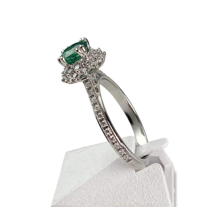 Tweedehands ring 585 witgoud synthetische diamanten groen glas - bekijk 2