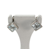 Boucles d'oreilles clous d'occasion or 750 blanc aigues marines