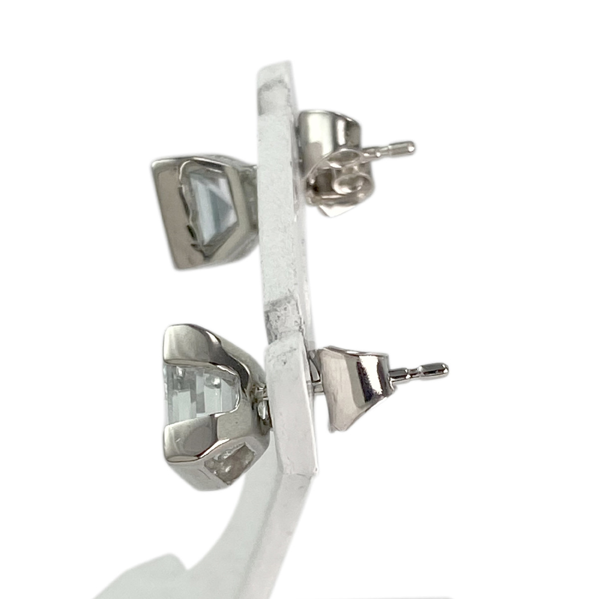 Boucles d'oreilles clous d'occasion or 750 blanc aigues marines - vue 2