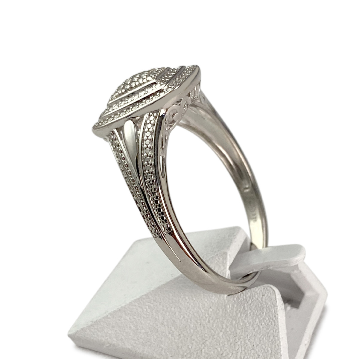 Second hand gold ring 375 white diamonds - view 2