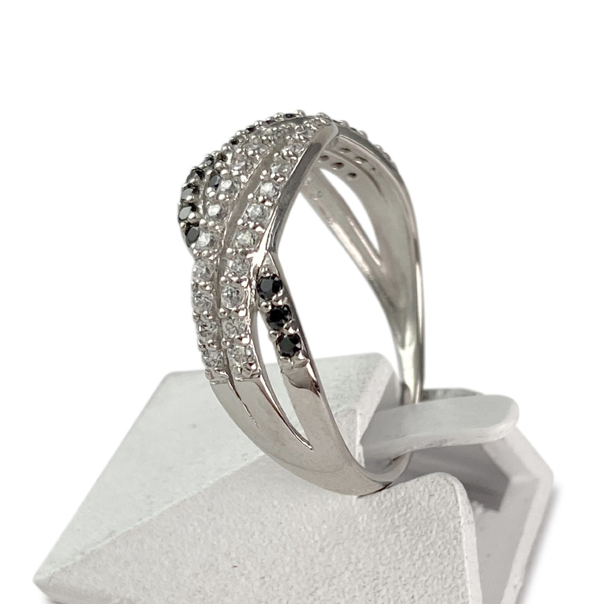 Bague d'occasion or 375 blanc zirconias blancs et noirs - vue 2