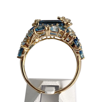 Tweedehands ring van 750 geelgoud met topaas en diamanten