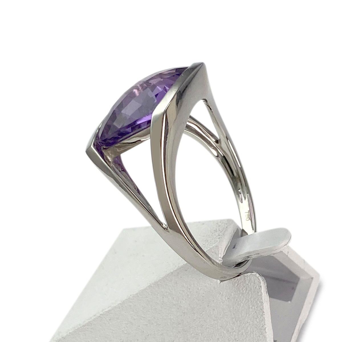 Tweedehands ring van 750 witgoud met amethist - afbeelding 2