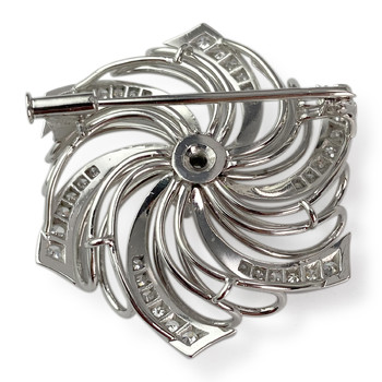 Broche d'occasion or 750 blanc fleur diamants