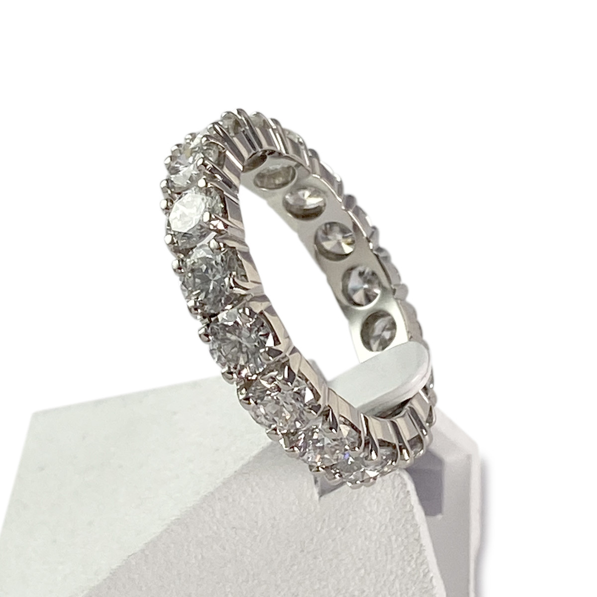 Tweedehands gouden 750 witte diamanten ring - bekijk 2