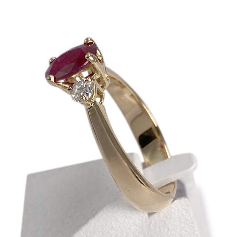 Bague d'occasion or 750 jaune rubis diamant - vue 2