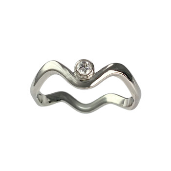 Tweedehands ring van 585 geelgoud met synthetische diamant