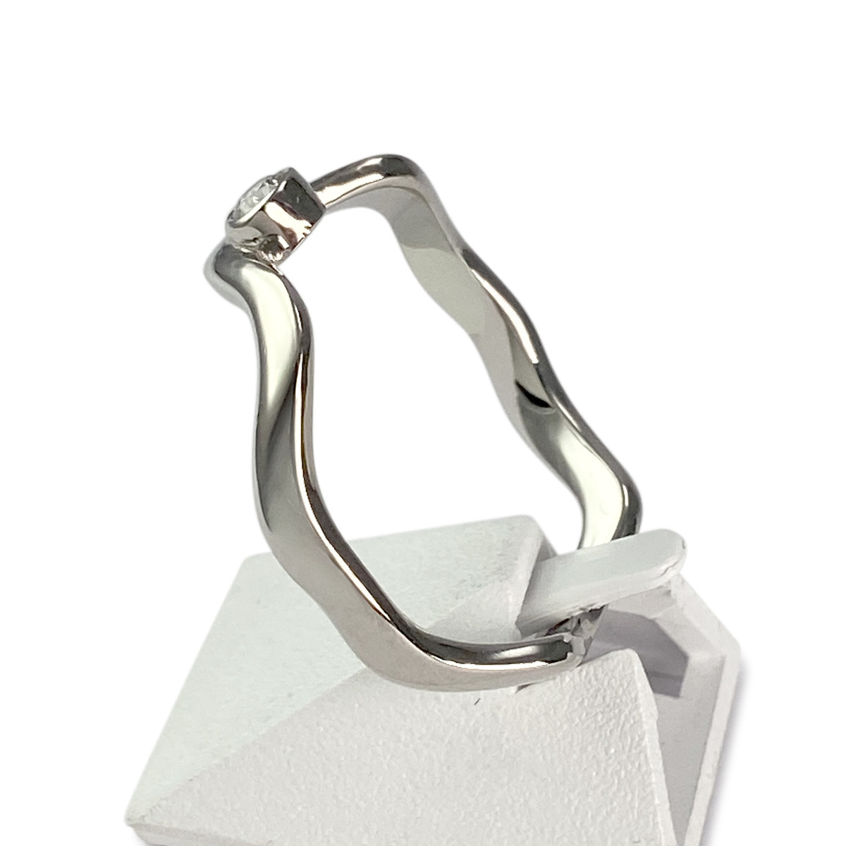 Tweedehands ring van 585 geelgoud met synthetische diamant - afbeelding 2