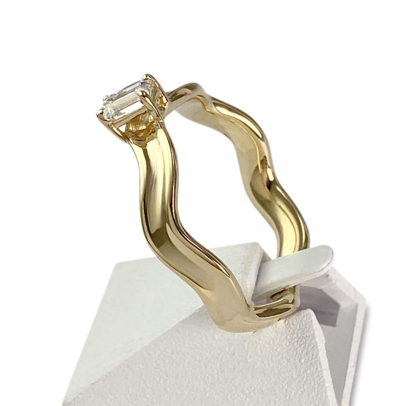 Bague d'occasion or 750 jaune diamant synthetique - vue 2