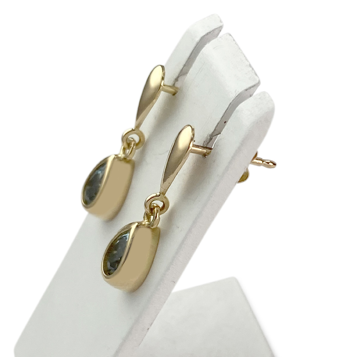 Boucles d'oreilles d'occasion or 750 jaune topaze sky blue - vue 2