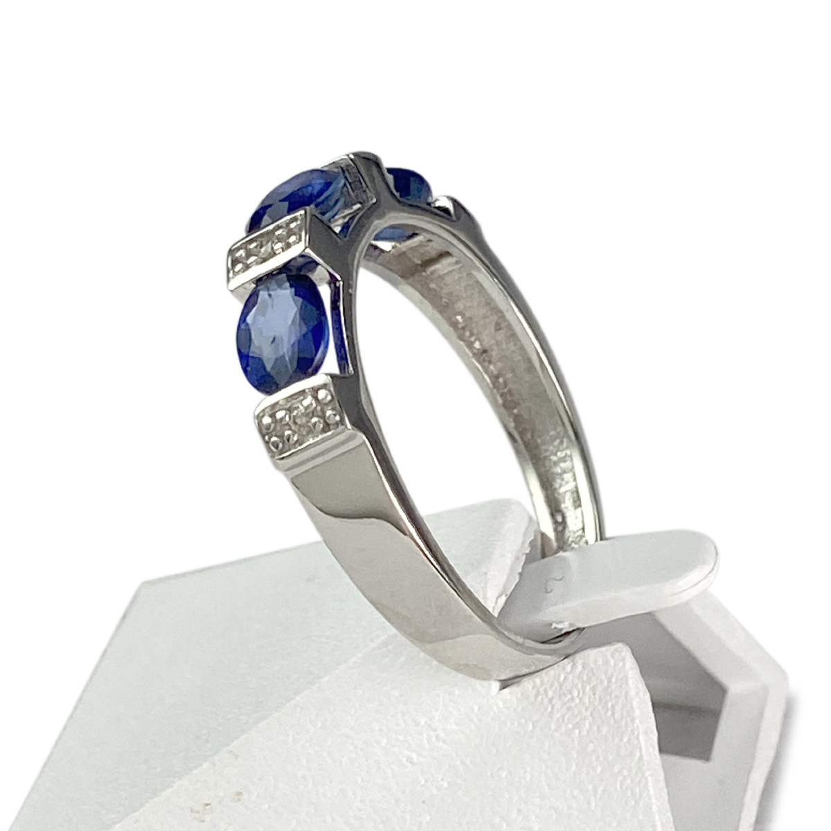 Tweedehands gouden 750 witte diamanten saffier ring - bekijk 2