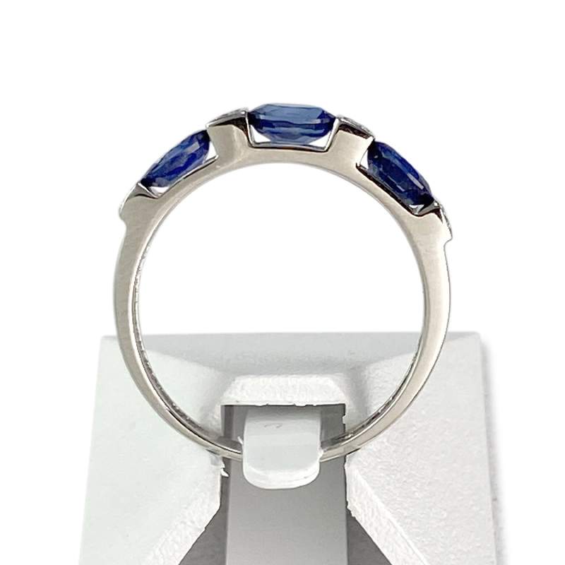 Bague d'occasion or 750 blanc diamants saphirs - vue 3