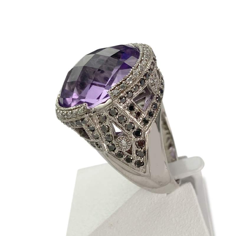 Bague d'occasion or 750 blanc avec 1 amethyste, des diamants blancs et des diamants noirs traités - vue 2