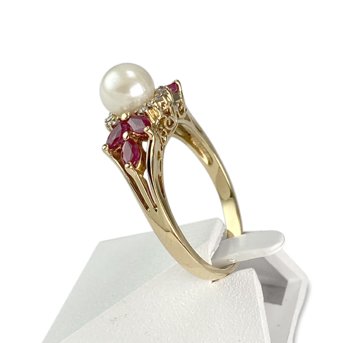 Bague d'occasion or 750 jaune perle de culture rubis diamants - vue 2