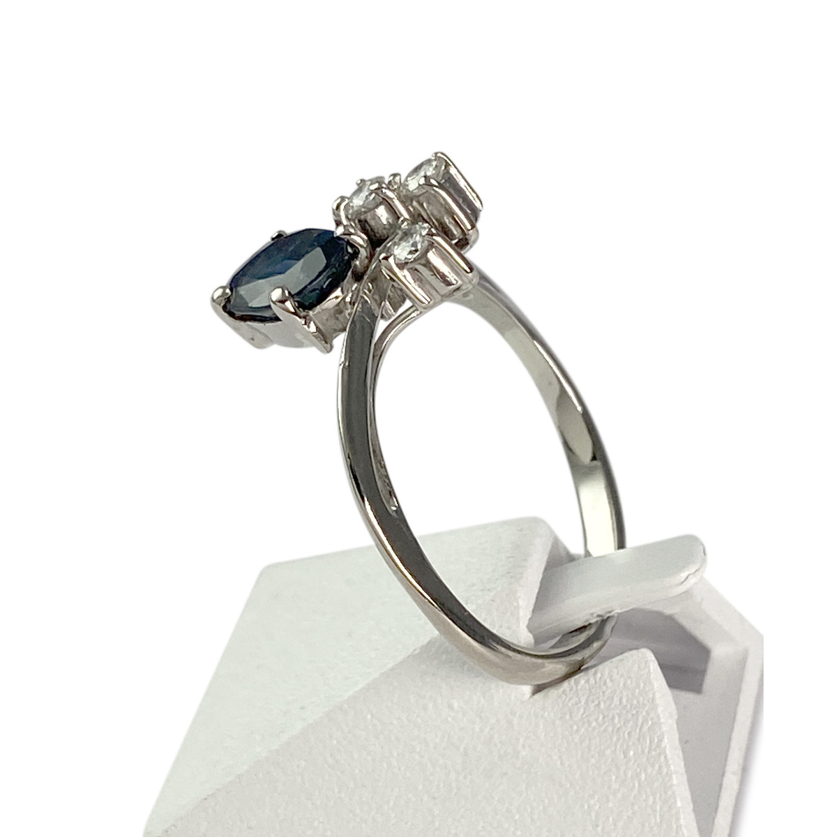 Pre-owned 585 white gold ring with sapphire and diamond - view 2