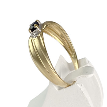 Tweekleurige ring van 750 goud met diamanten en saffier