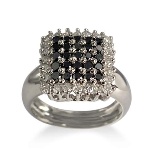 Bague d'occasion or 750 blanc avec diamants blancs et noirs traités