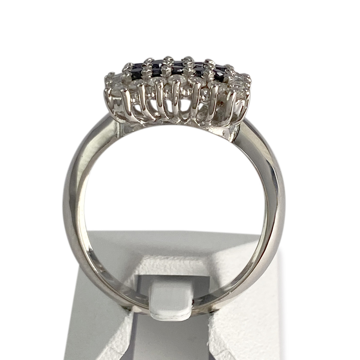 Bague d'occasion or 750 blanc avec diamants blancs et noirs traités - vue 3