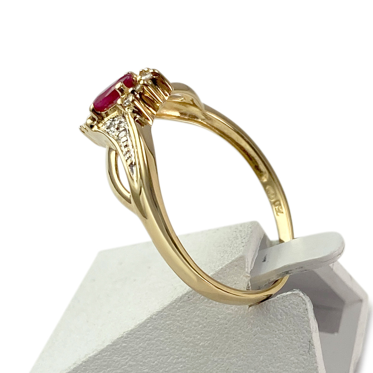 Bague d'occasion or 750 jaune rubis diamant - vue 2
