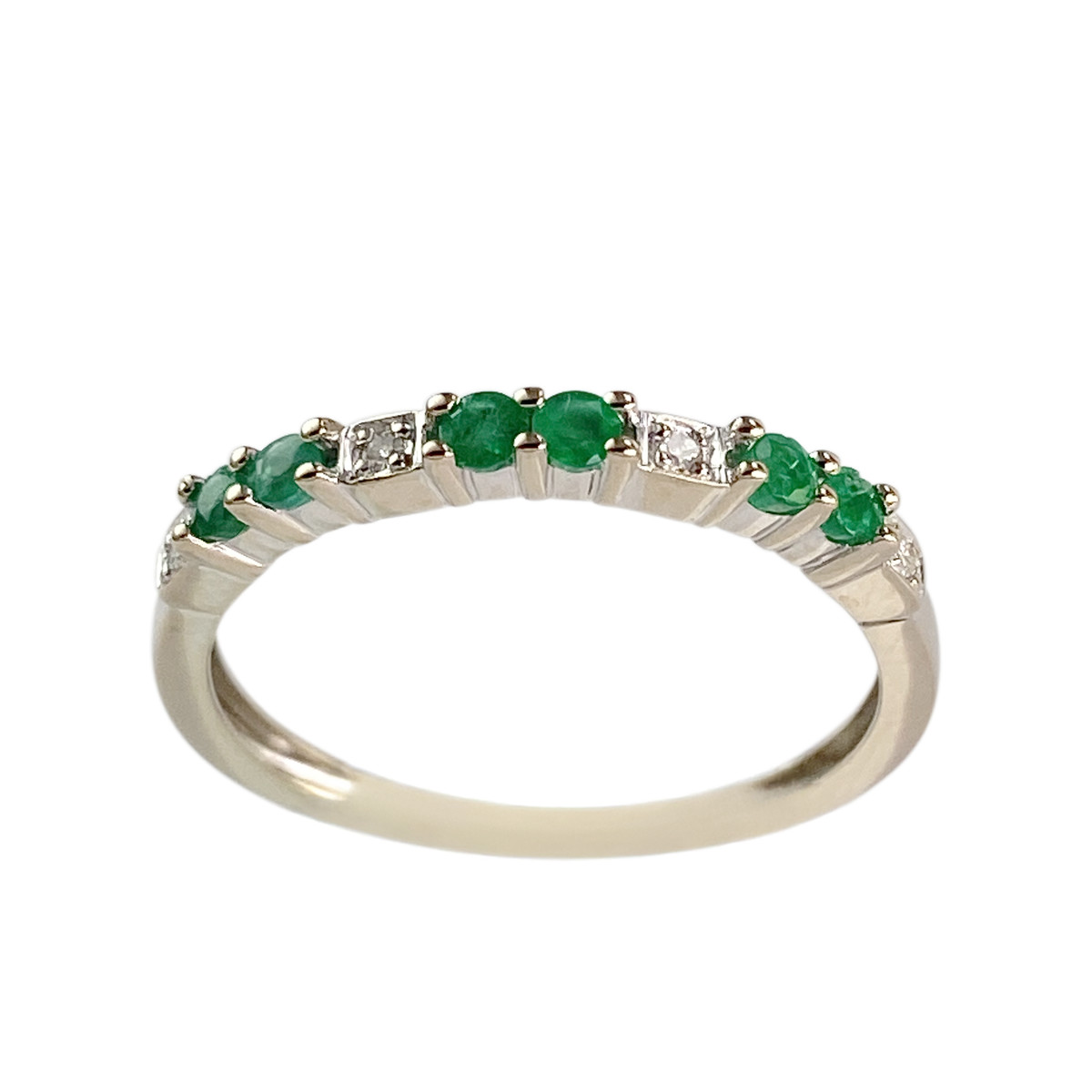 Tweedehands ring van 750 witgoud met smaragdgroene diamant