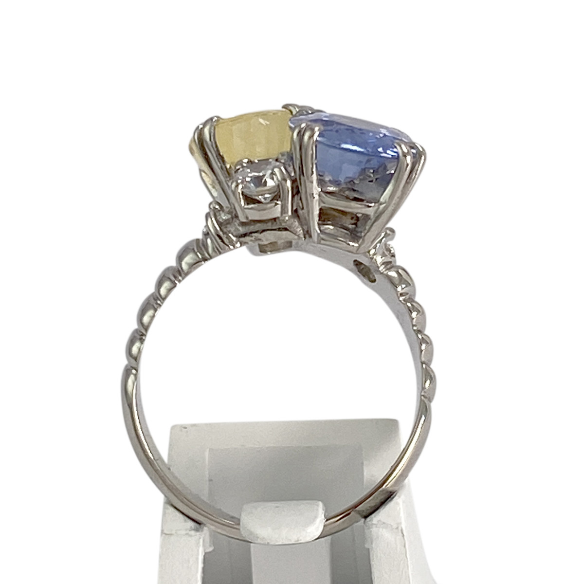 Bague d'occasion or 750 blanc saphir, saphir jaune et diamants - vue 3