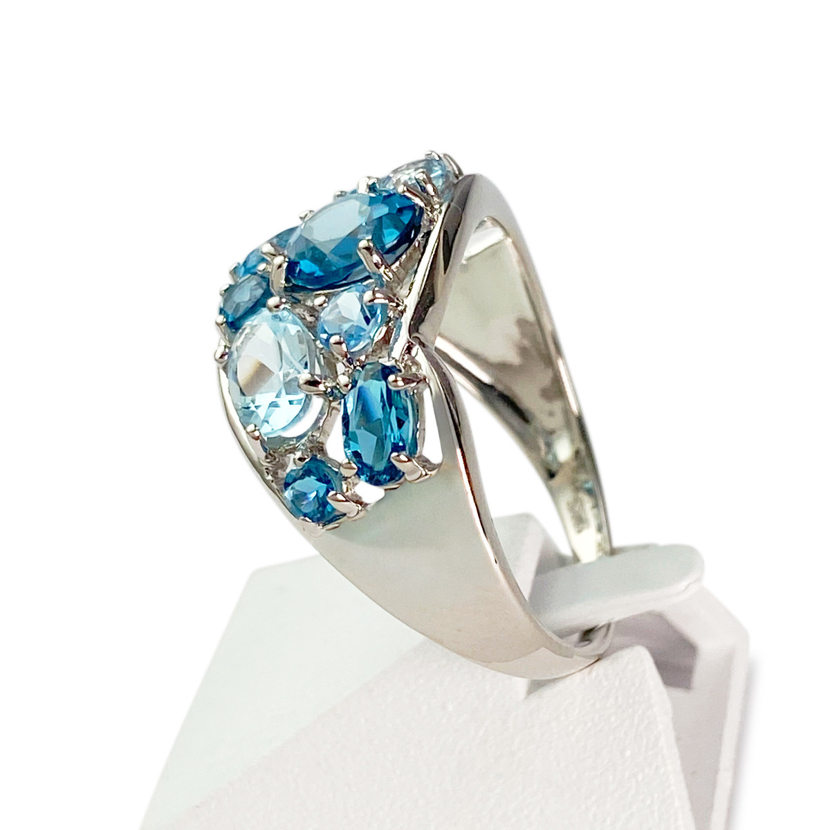 Bague d'occasion or 375 blanc topaze london blue, topaze swiss blue et topaze sky blue - vue 2