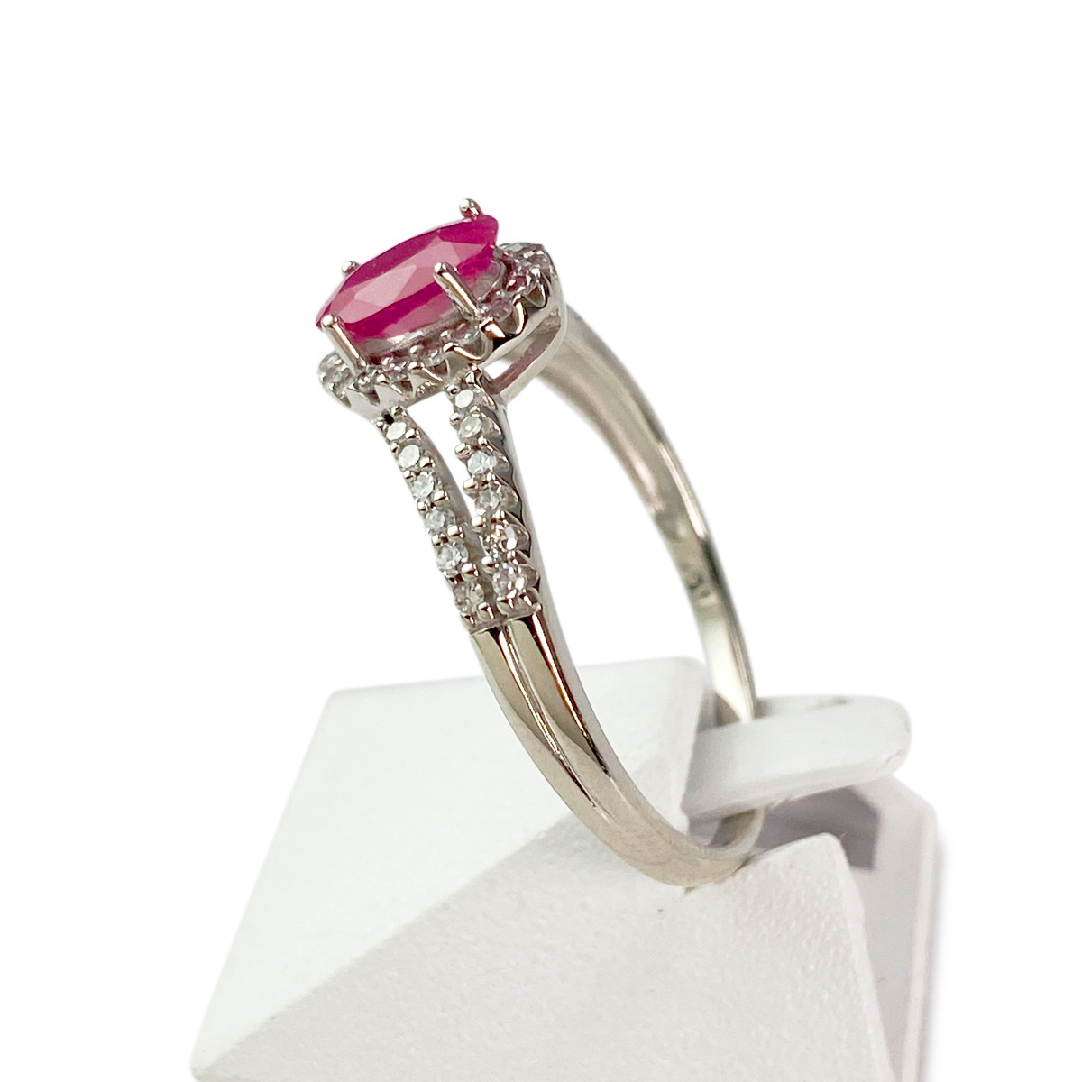 Bague d'occasion or 750 blanc rubis diamants - vue 2