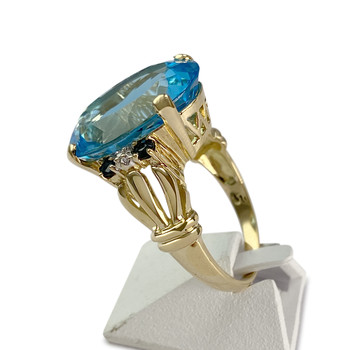 Pre-owned 750 gold two-tone ring with Swiss blue sapphires and diamonds