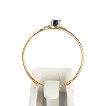 Tweedehands ring van 750 goud met saffier