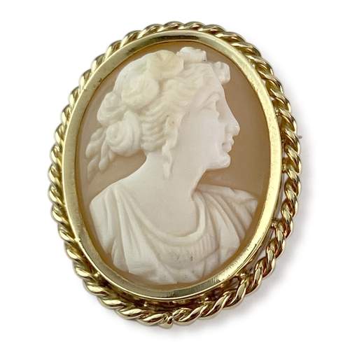 Broche d'occasion or 750 jaune camée coquille