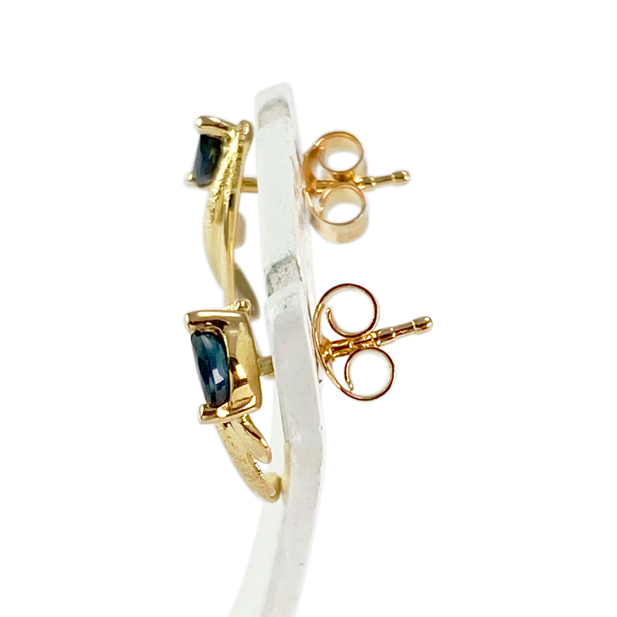 Boucles d'oreilles d'occasion or 750 jaune saphirs - vue 2