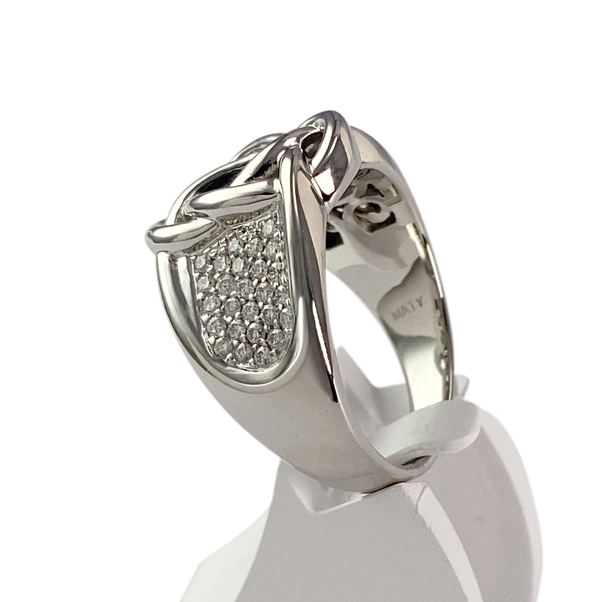 Tweedehands ring van 750 witgoud met saffier en diamanten - afbeelding 2