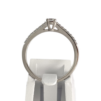 Tweedehands goud 750 witte diamanten ring